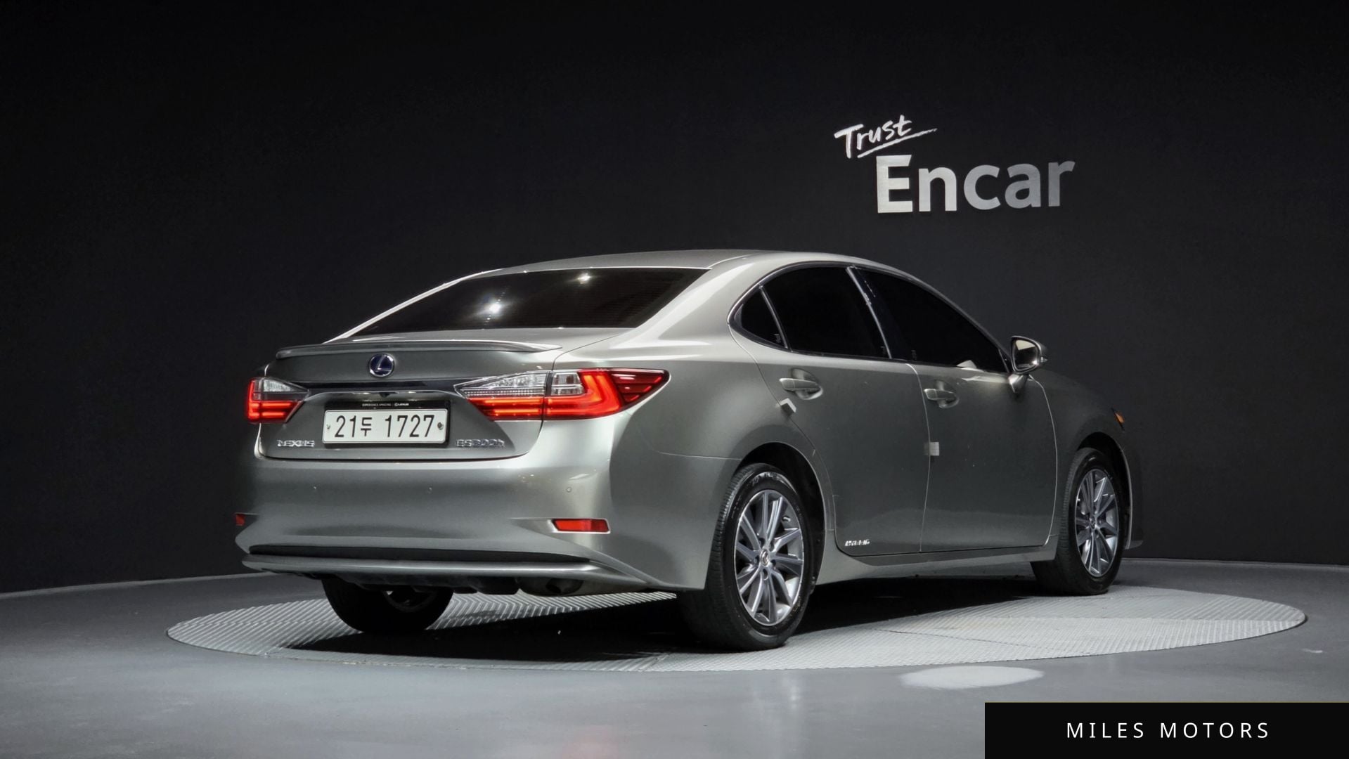 Лексус ES300h 2018 — миниатюра 2