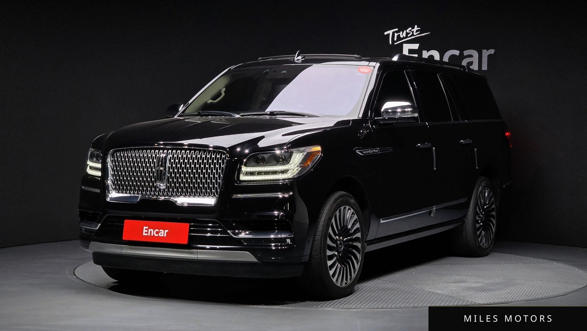 Lincoln Navigator 2019 — фото 1 из 12