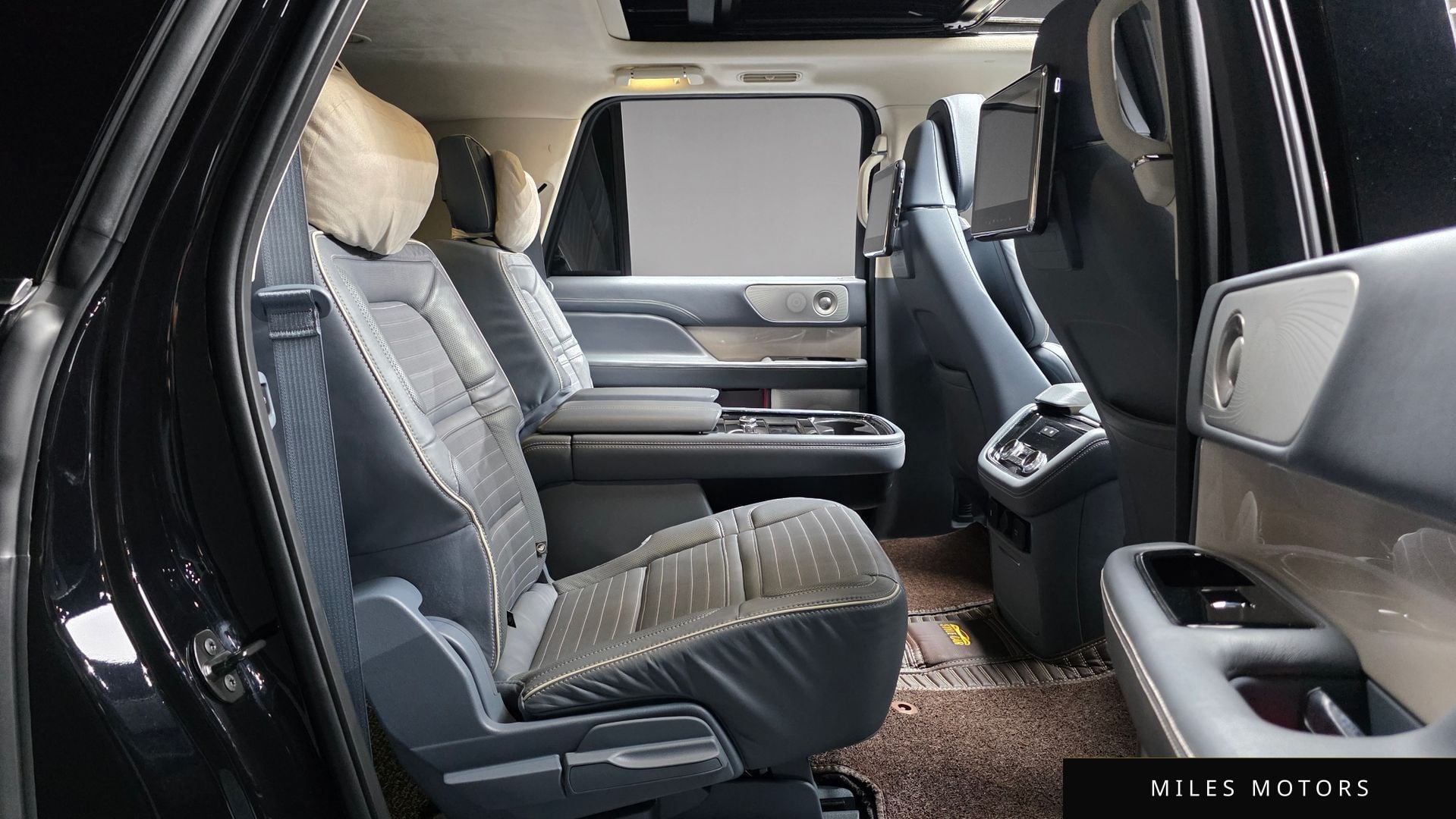 Lincoln Navigator 2019 — миниатюра 12
