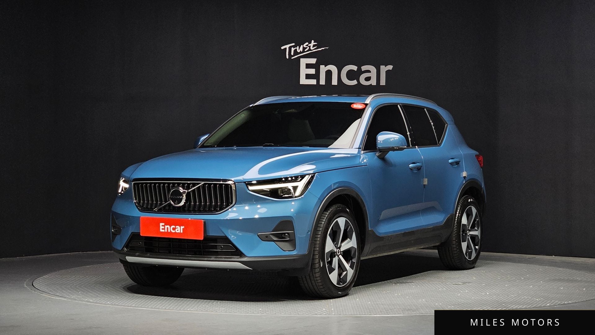 Volvo XC40 2025 — фото 1 из 12