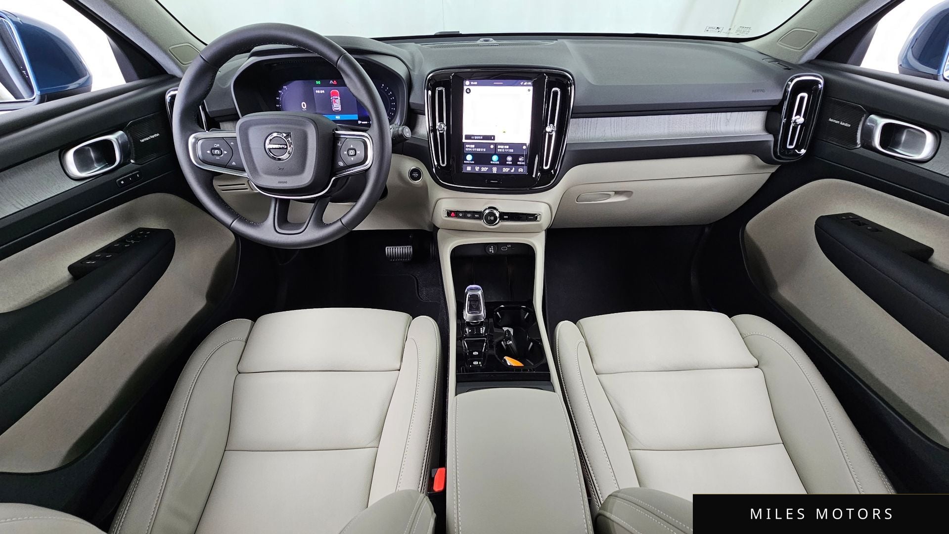 Volvo XC40 2025 — миниатюра 10