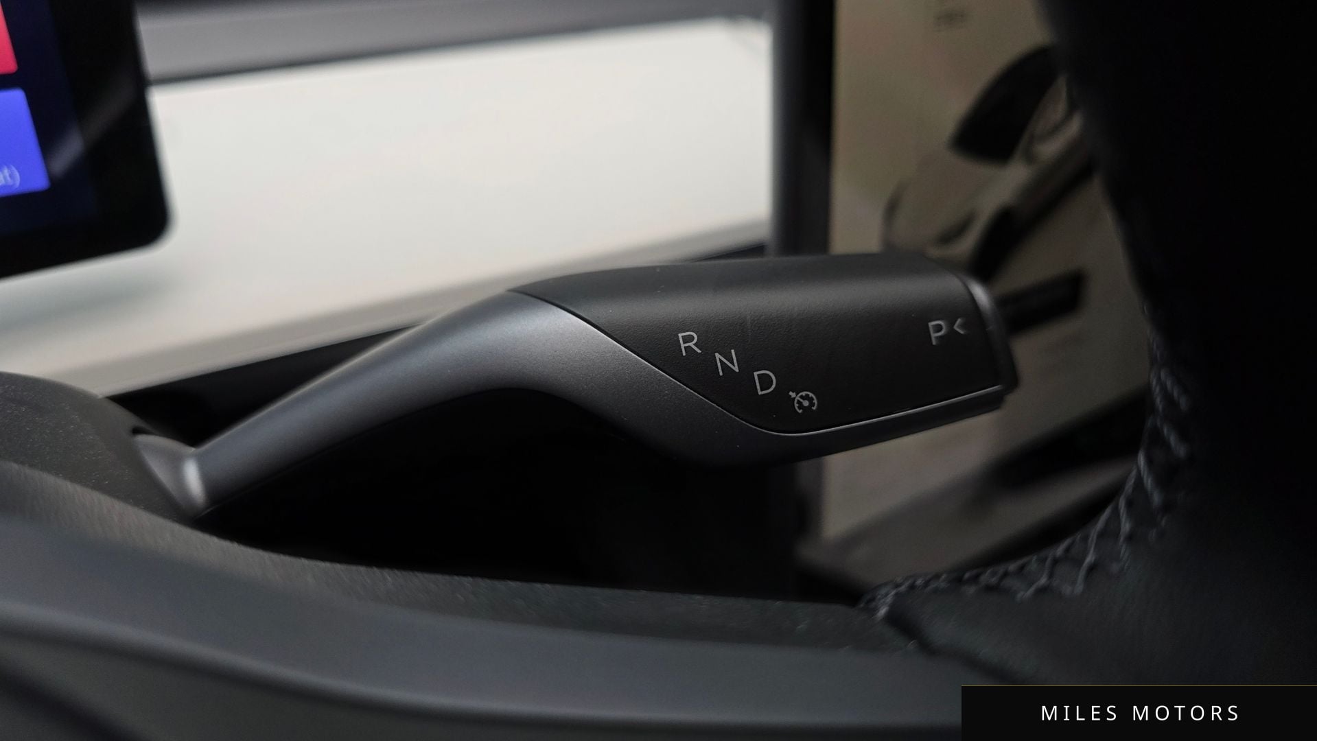 Tesla Model Y 2024 — миниатюра 12