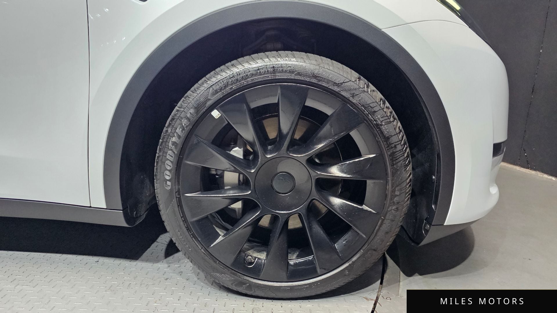 Tesla Model Y 2024 — миниатюра 7