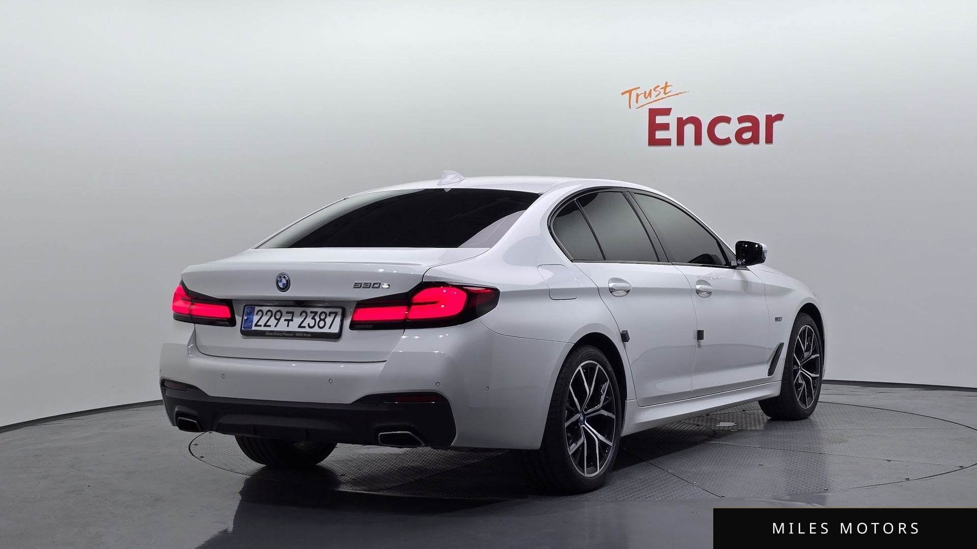 BMW 5 Series (G30) 2023 — миниатюра 2