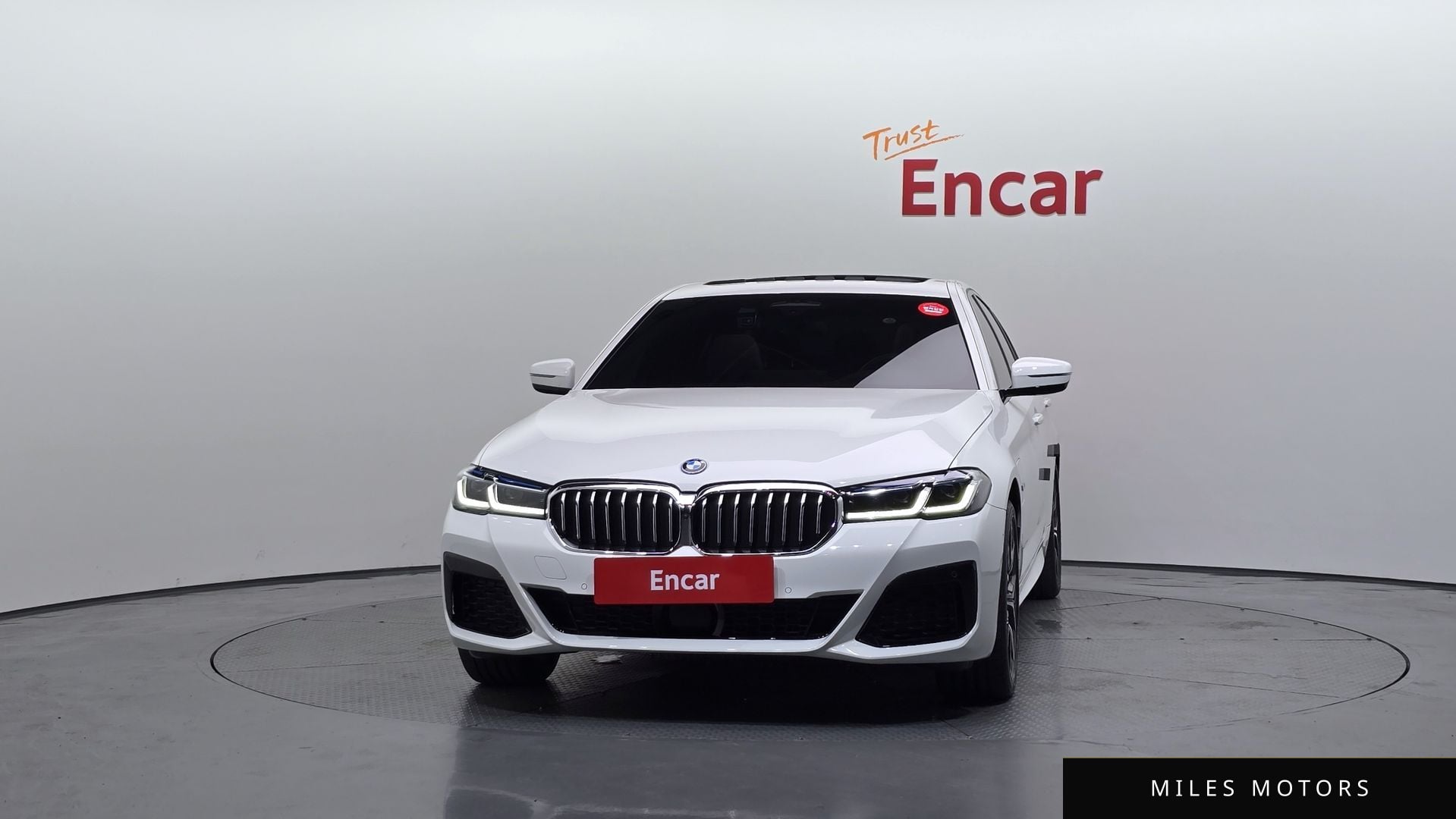BMW 5 Series (G30) 2023 — миниатюра 3