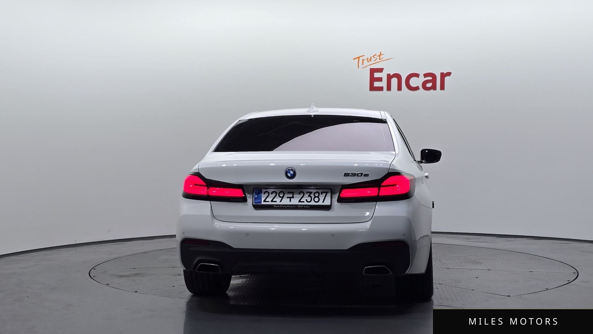 BMW 5 Series (G30) 2023 — миниатюра 4