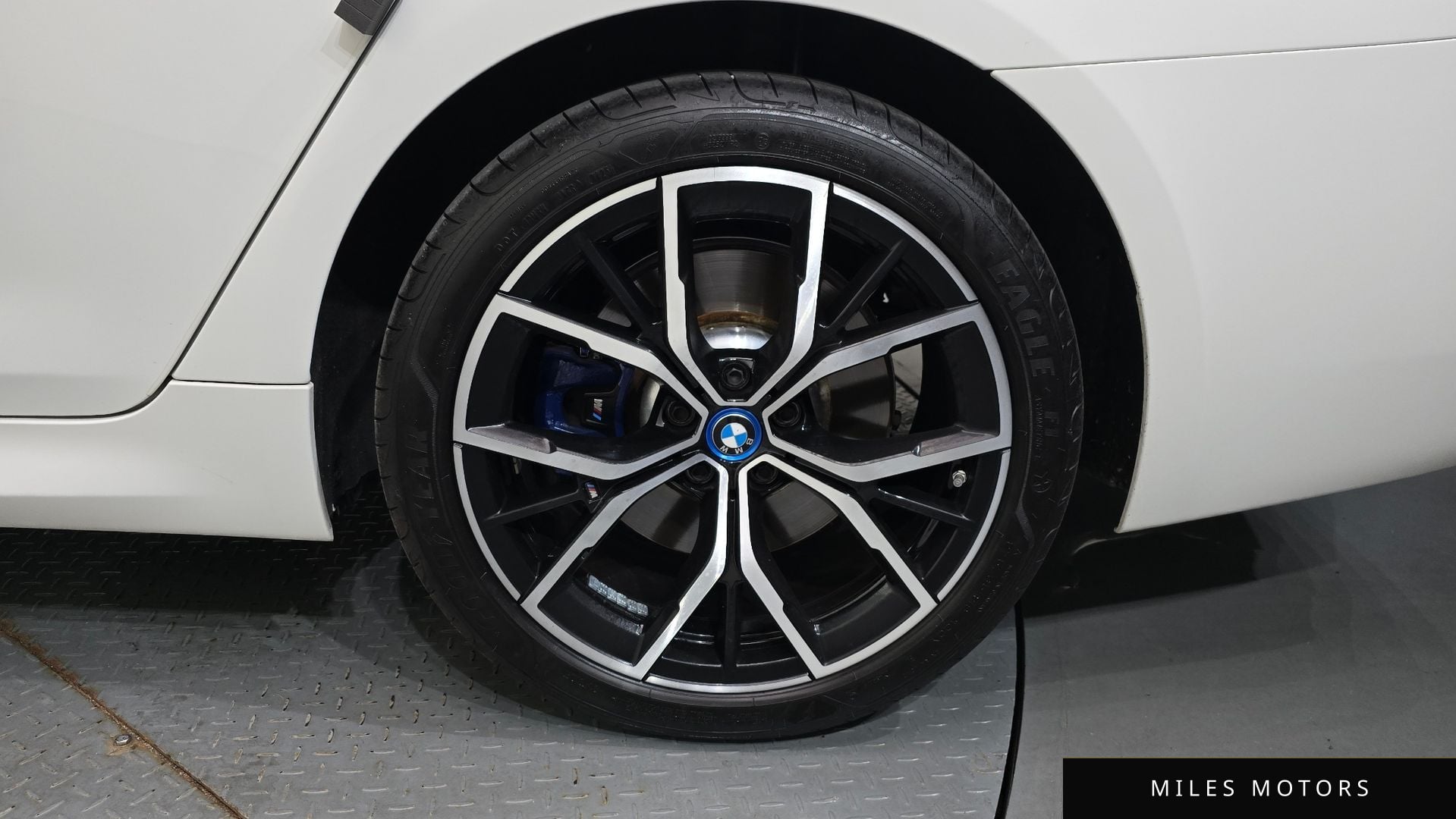 BMW 5 Series (G30) 2023 — миниатюра 7