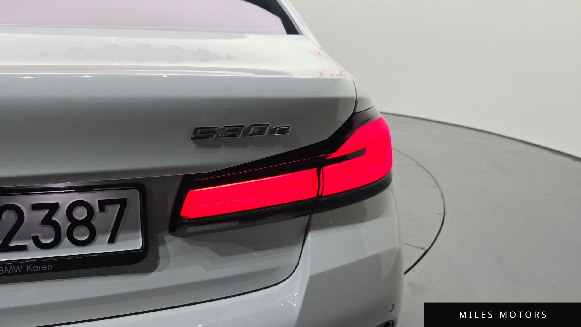 BMW 5 Series (G30) 2023 — миниатюра 9