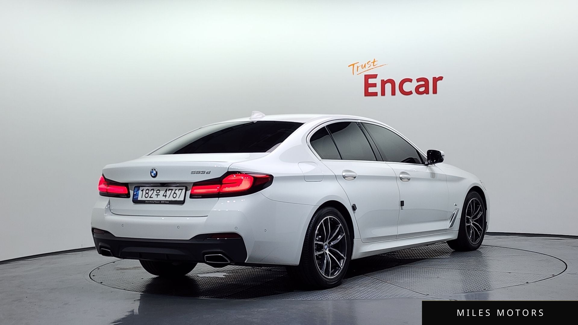 BMW 5 Series (G30) 2021 — миниатюра 2