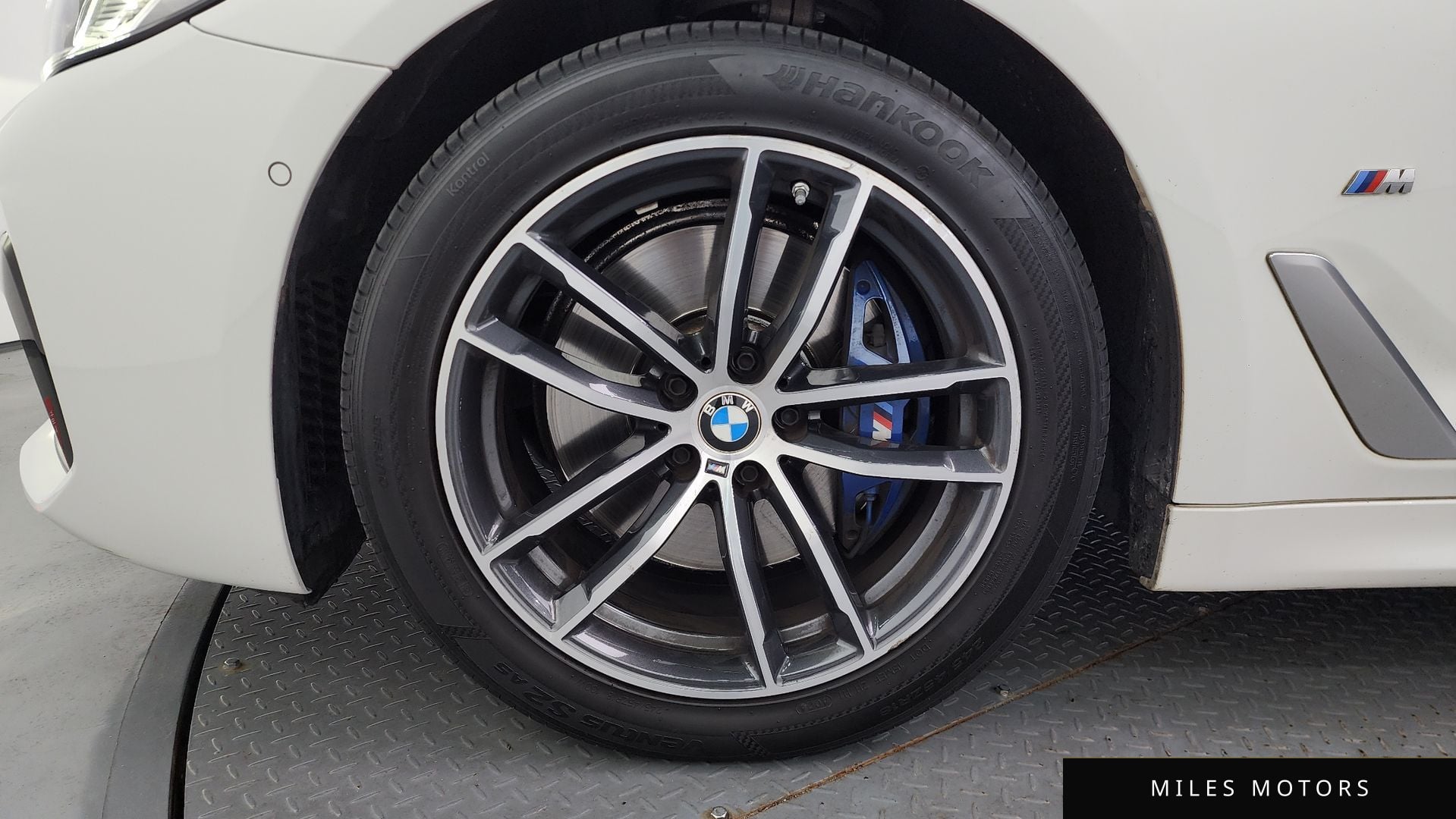 BMW 5 Series (G30) 2021 — миниатюра 5