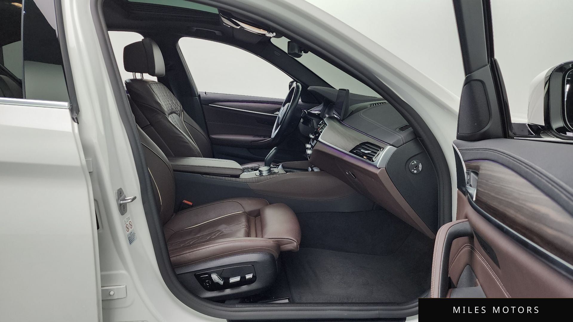 BMW 5 Series (G30) 2021 — миниатюра 11