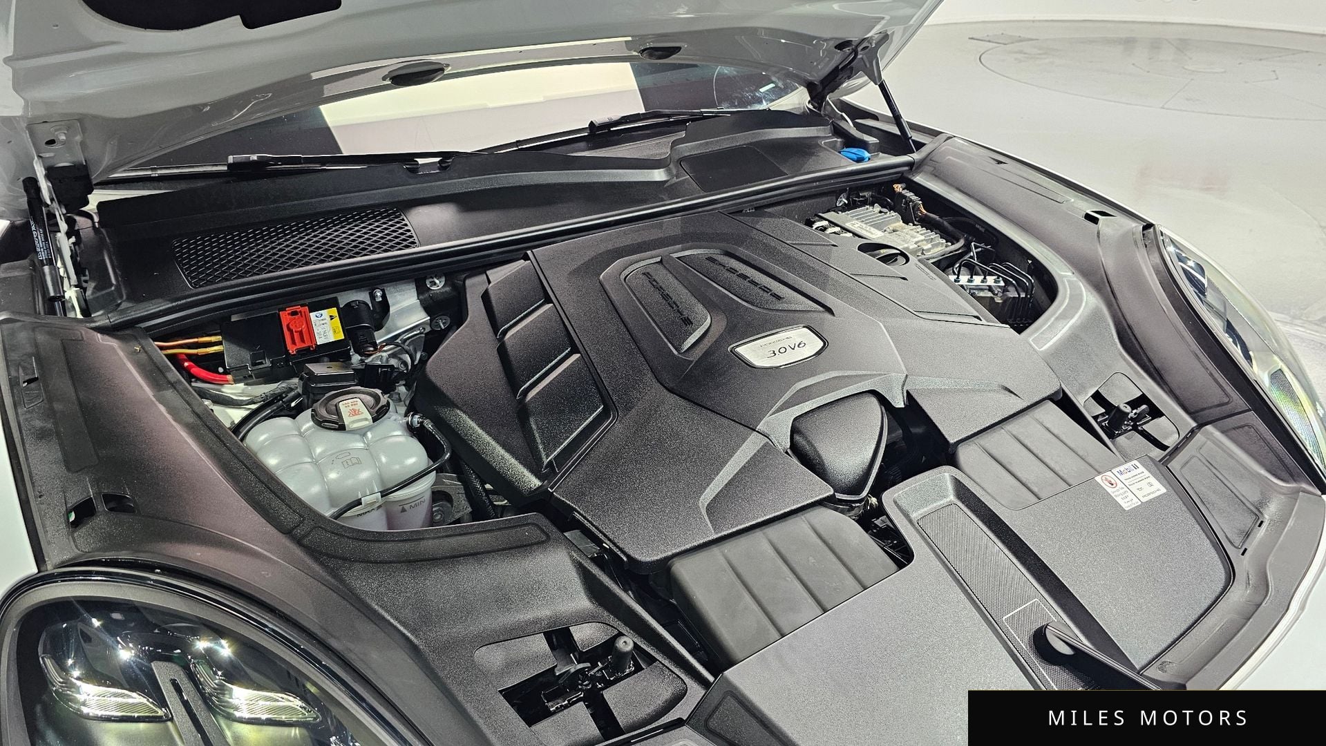 Porsche Cayenne 2022 — миниатюра 6