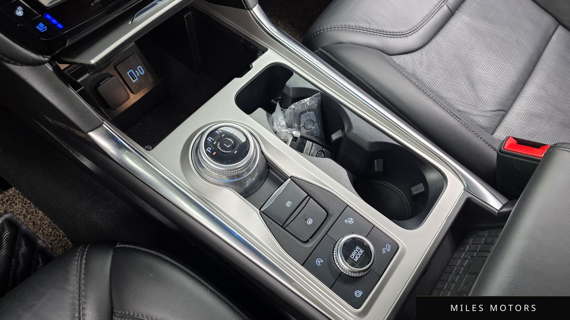 Ford Explorer 2022 — миниатюра 9