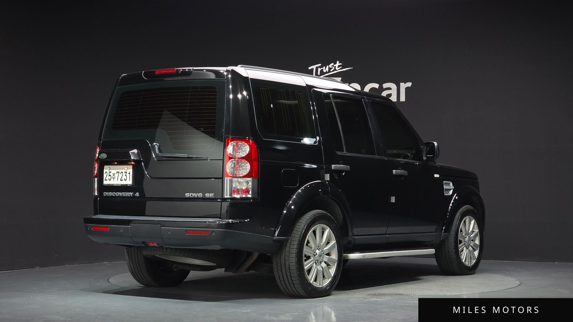 Land Rover Discovery 2013 — миниатюра 2
