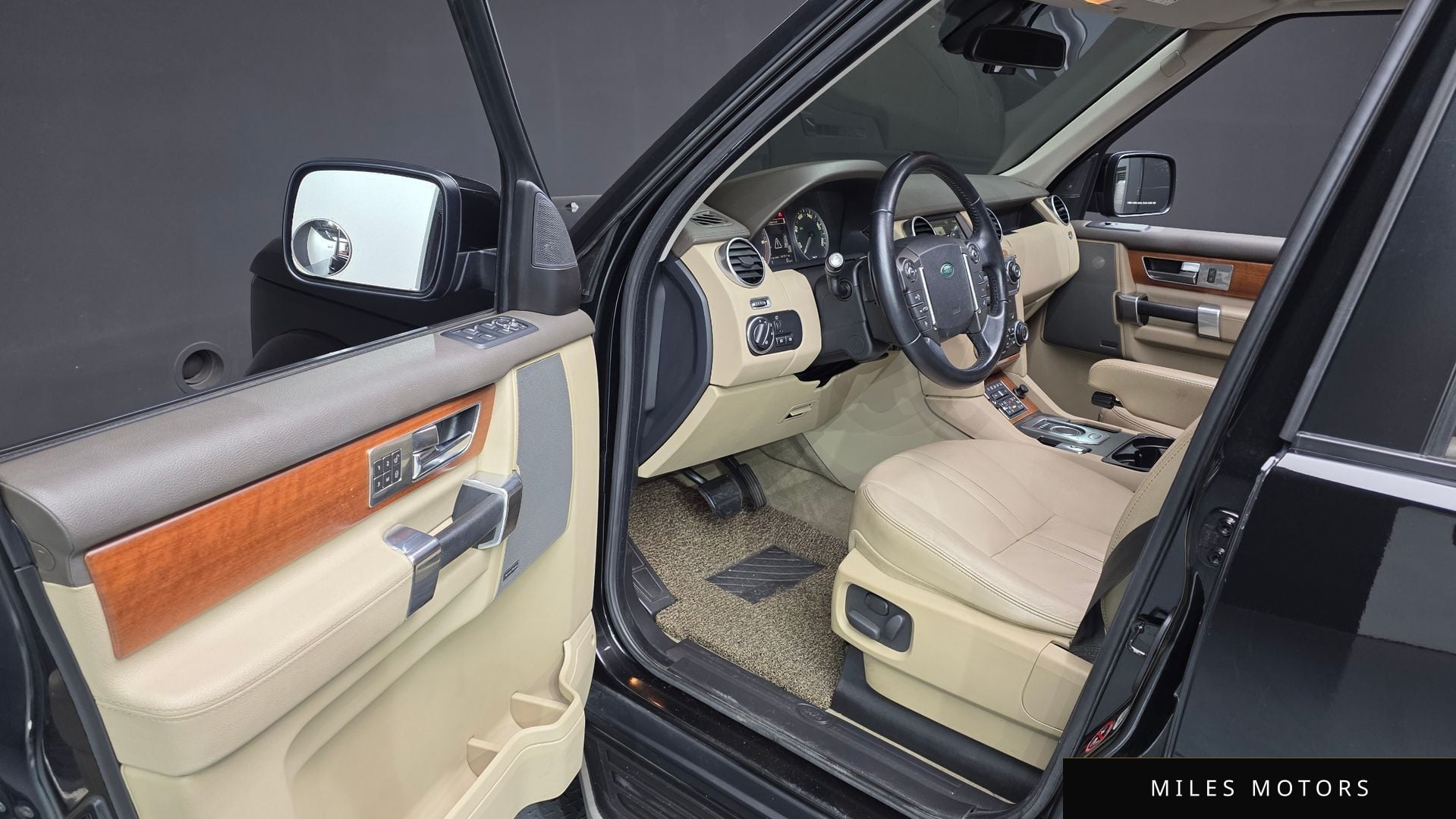 Land Rover Discovery 2013 — миниатюра 10