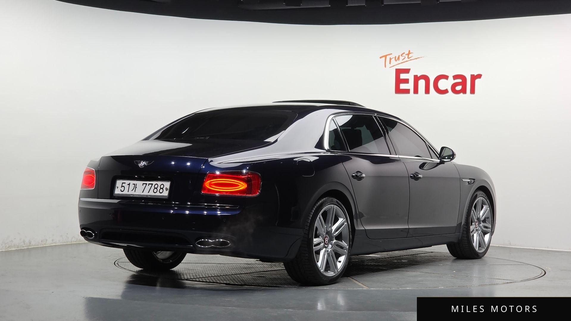 Bentley Flying Spur 2018 — миниатюра 2