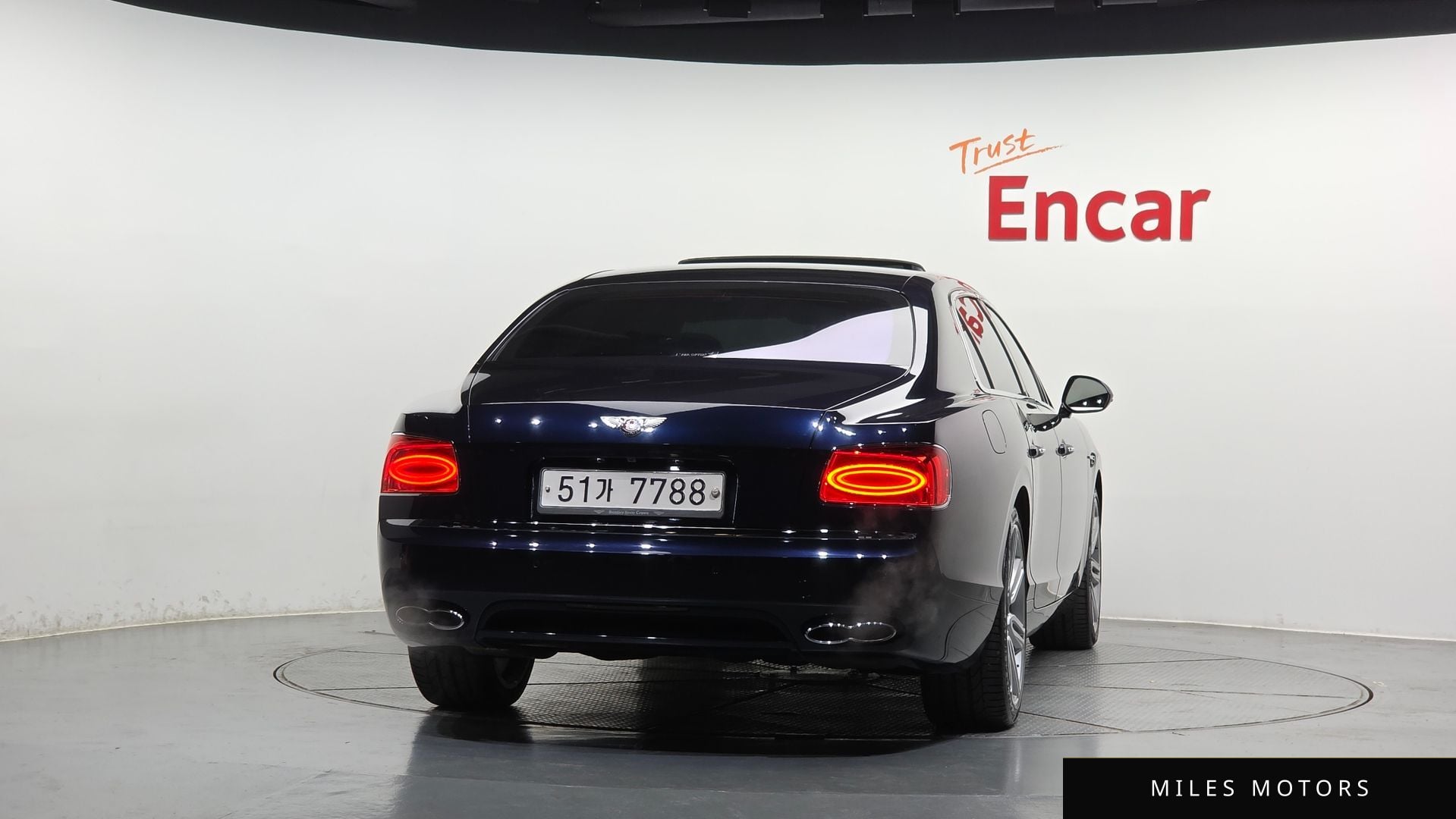 Bentley Flying Spur 2018 — миниатюра 4