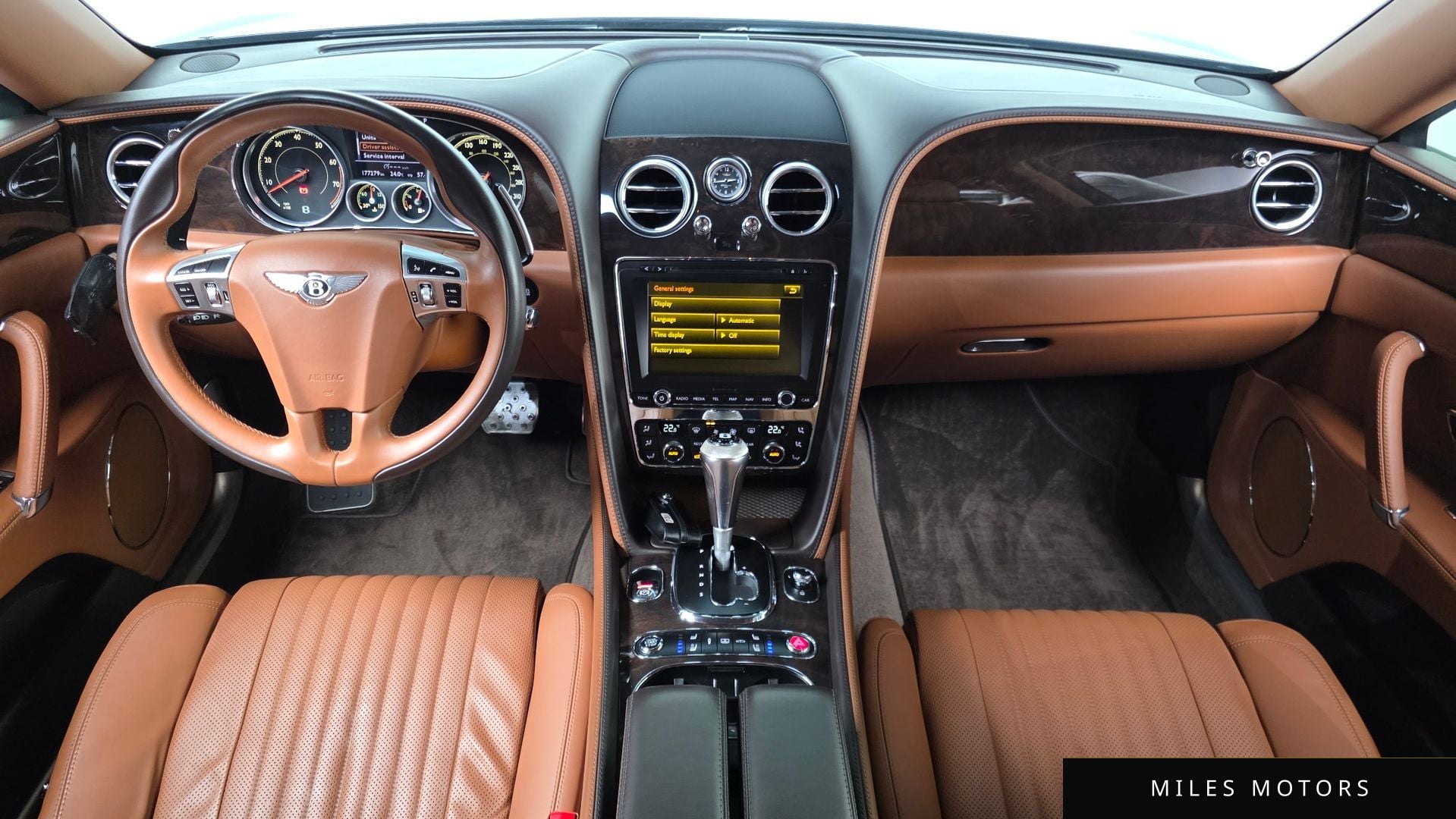 Bentley Flying Spur 2018 — миниатюра 7