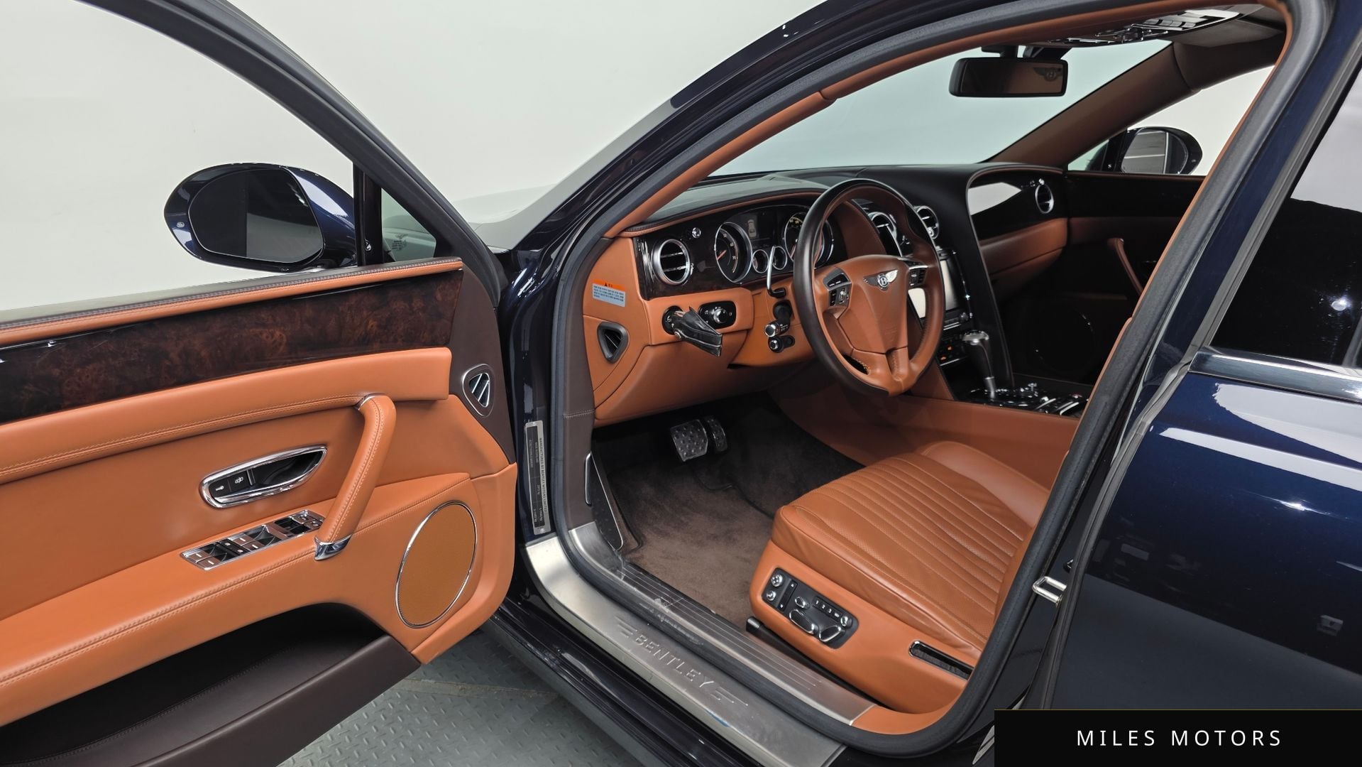 Bentley Flying Spur 2018 — миниатюра 10