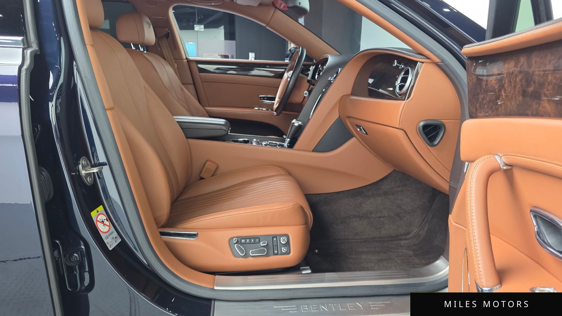 Bentley Flying Spur 2018 — миниатюра 11