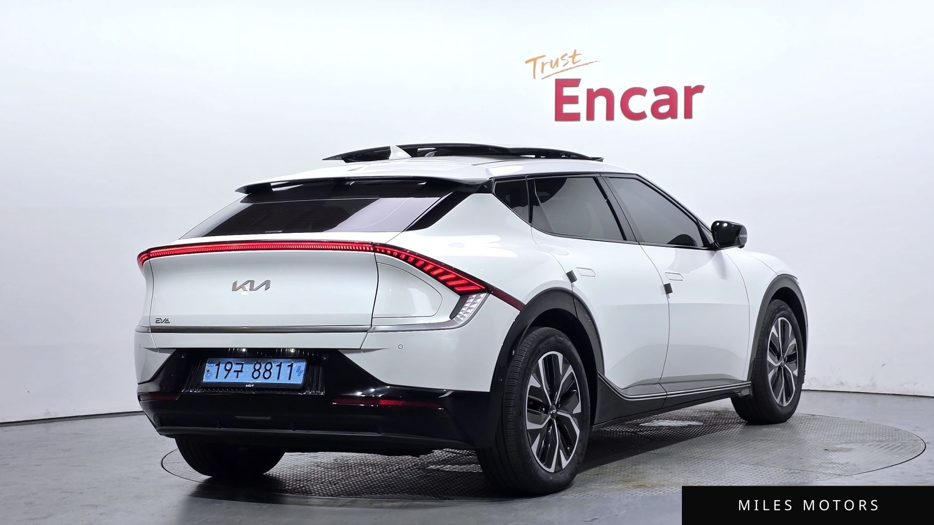 Kia EV6 2023 — миниатюра 2