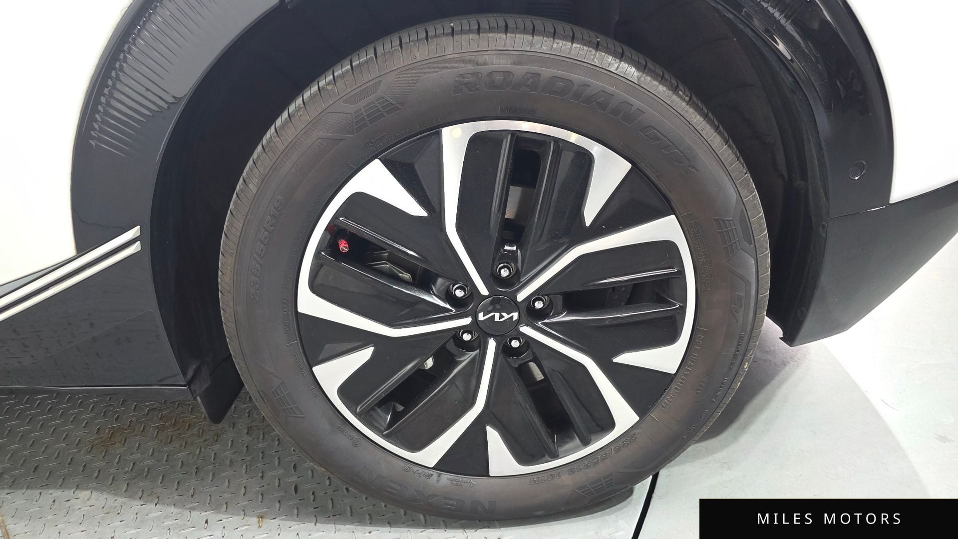 Kia EV6 2023 — миниатюра 7