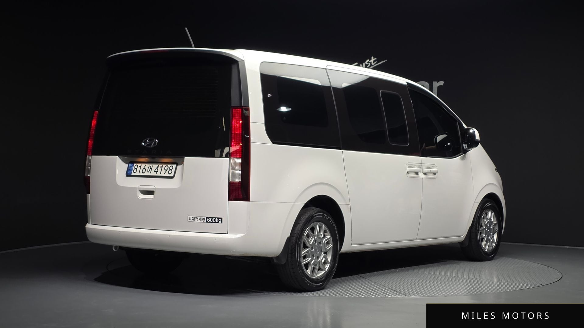 Hyundai Staria 2024 — миниатюра 2