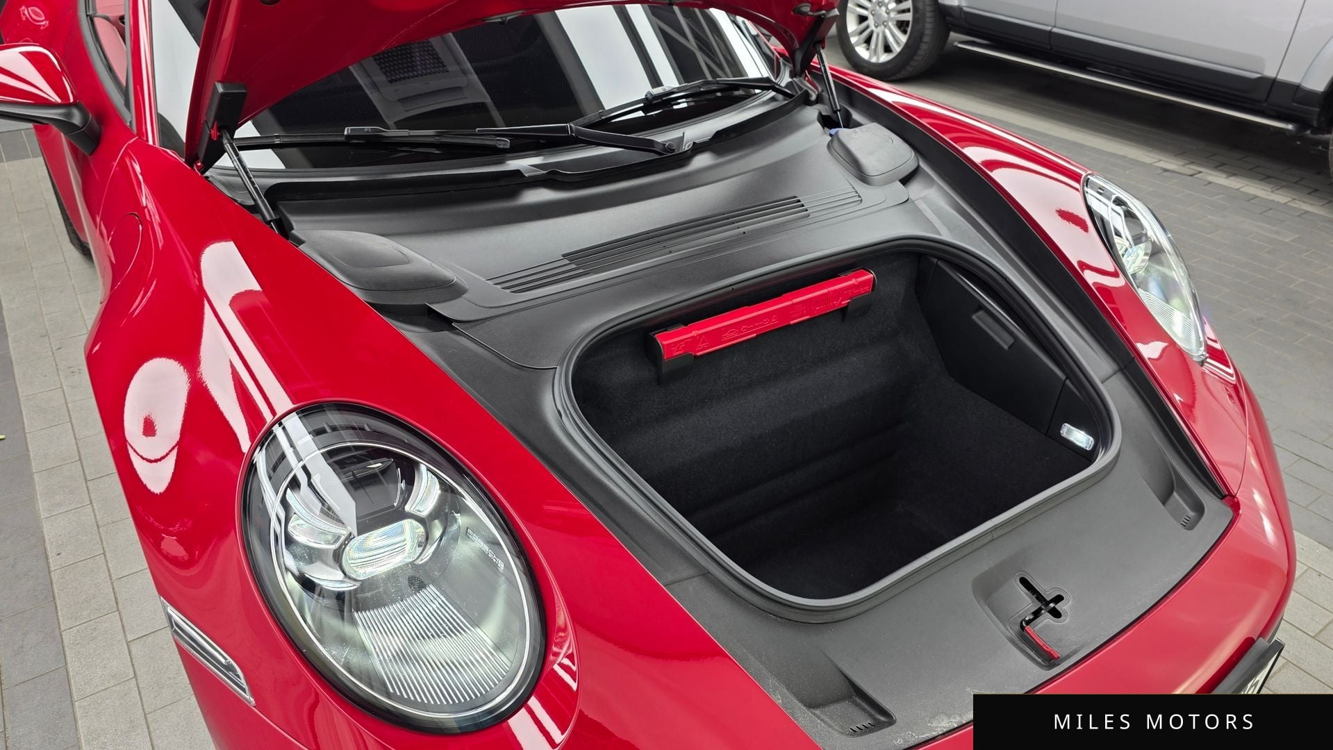 Porsche 911 (992) 2024 — миниатюра 6