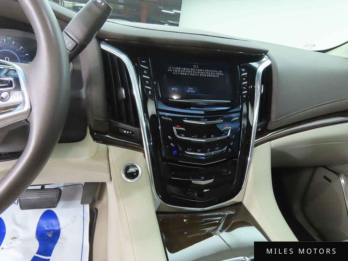 Cadillac Escalade 2017 — миниатюра 10