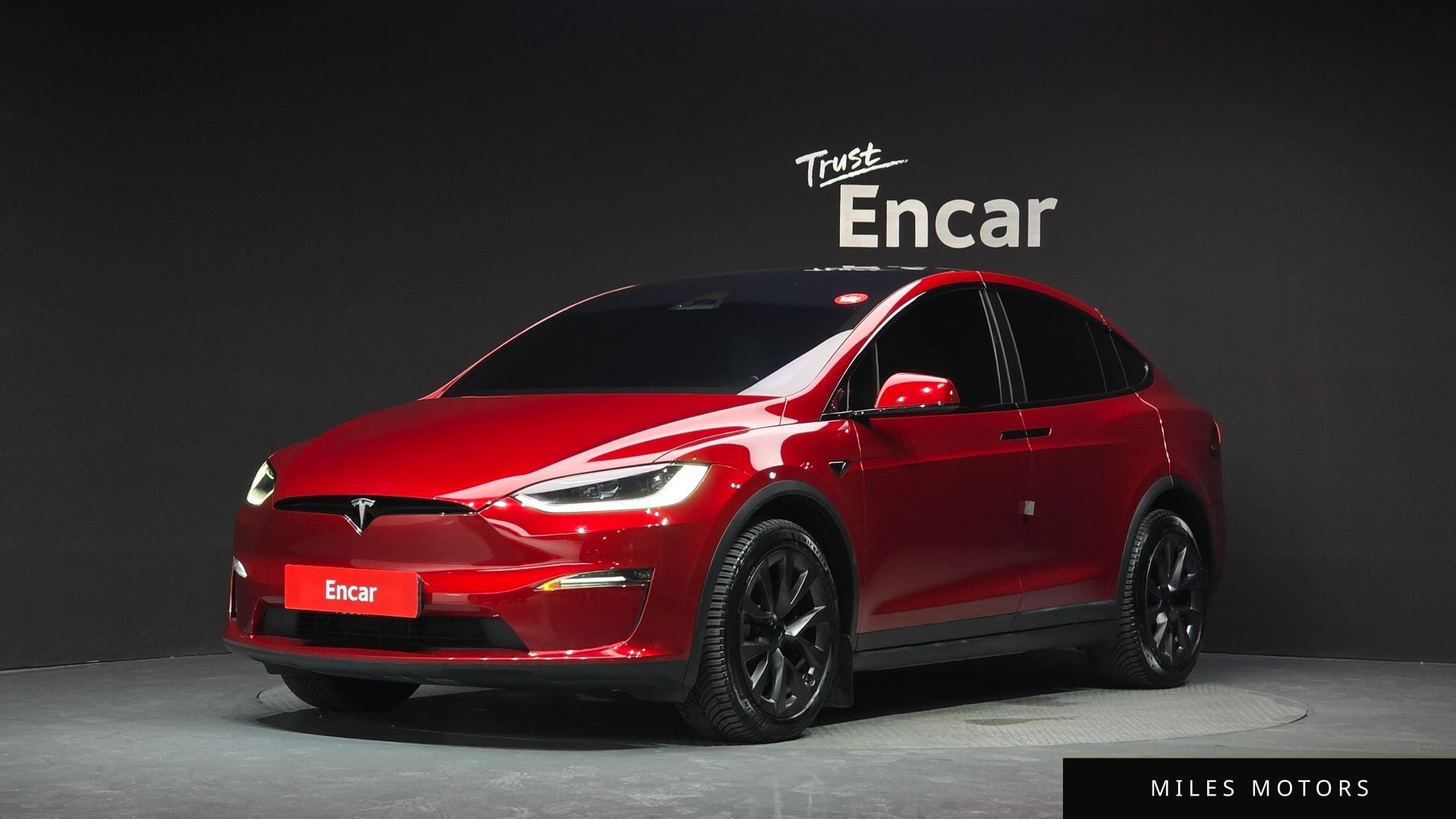 Tesla Model X 2023 — фото 1 из 12