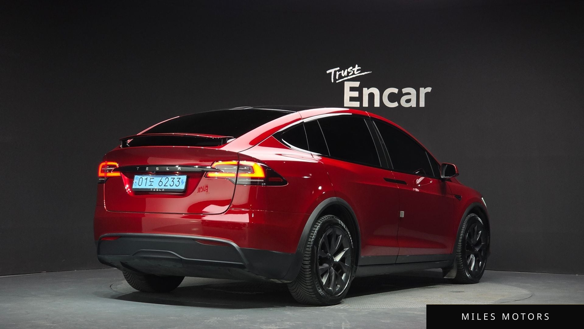 Tesla Model X 2023 — миниатюра 2