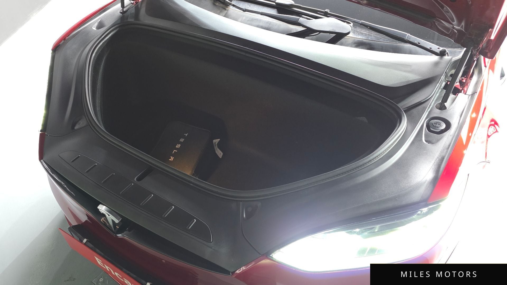 Tesla Model X 2023 — миниатюра 6