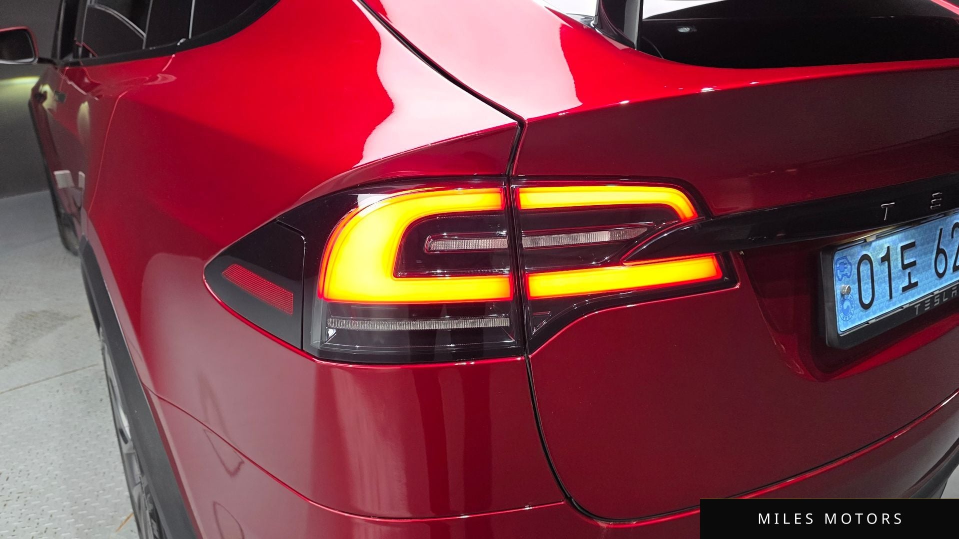 Tesla Model X 2023 — миниатюра 9