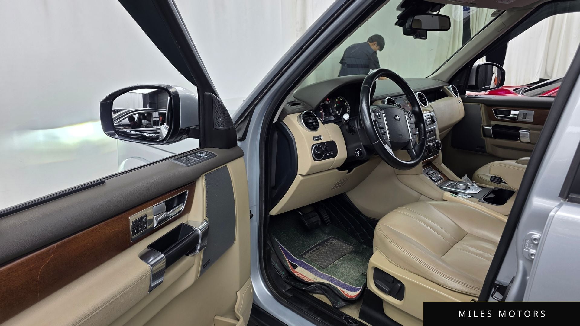 Land Rover Discovery 2016 — миниатюра 10