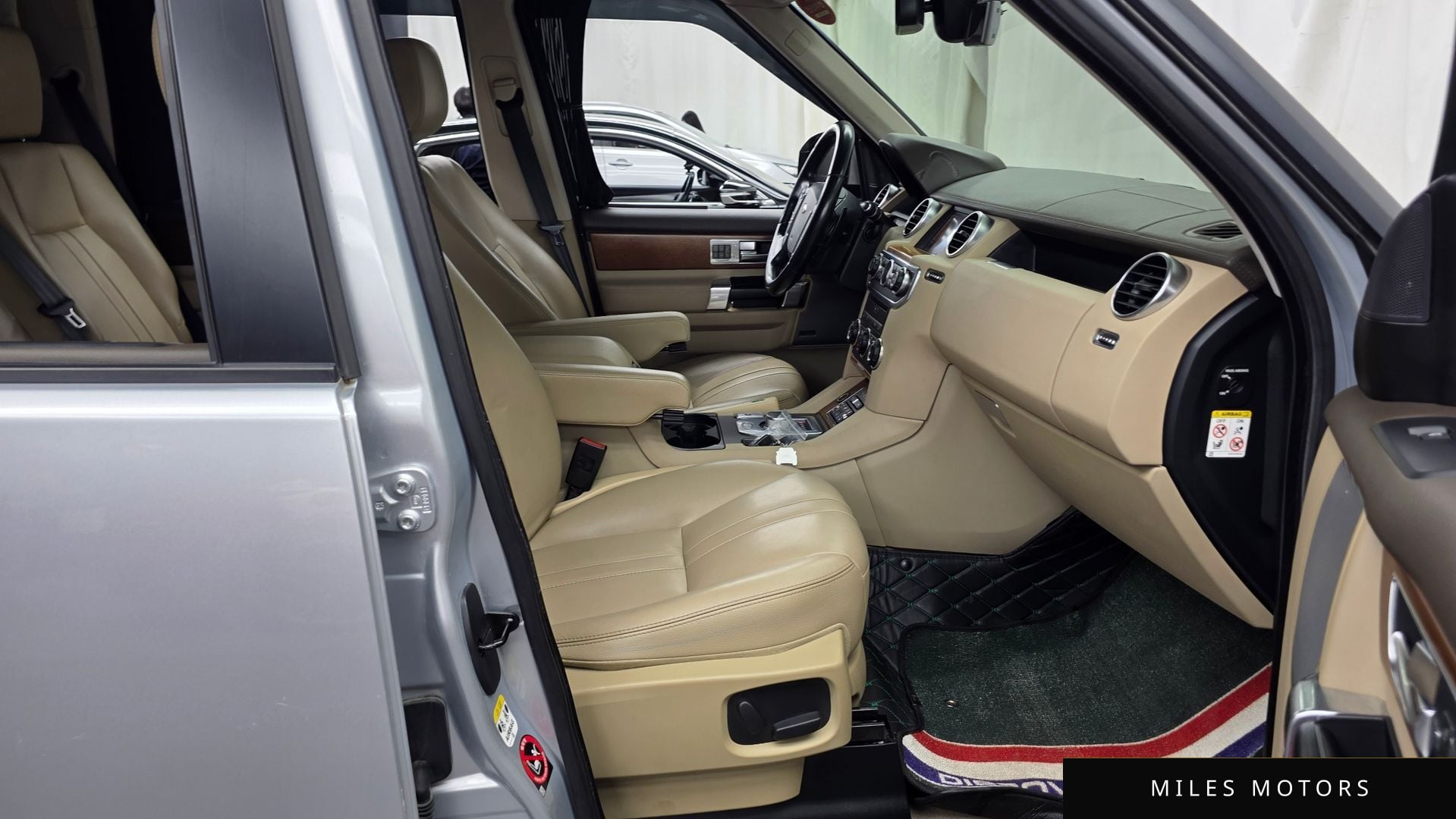 Land Rover Discovery 2016 — миниатюра 11