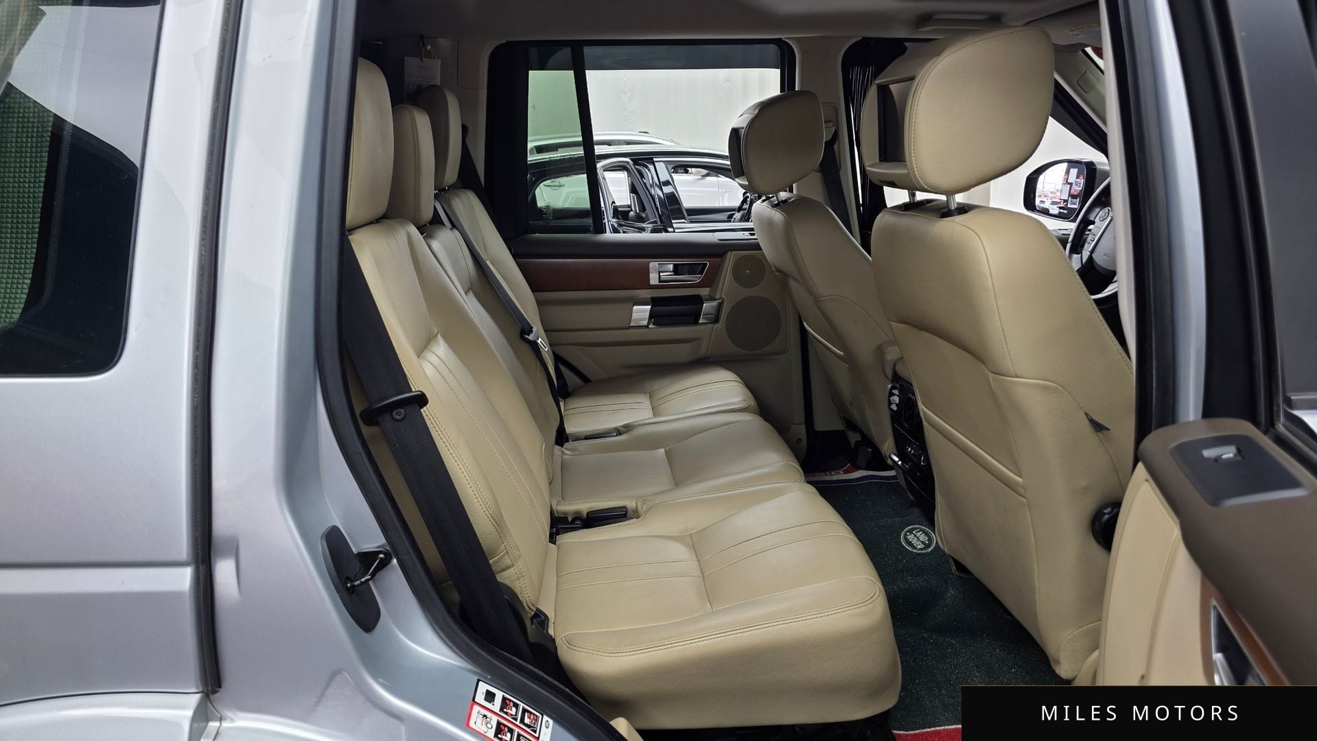 Land Rover Discovery 2016 — миниатюра 12