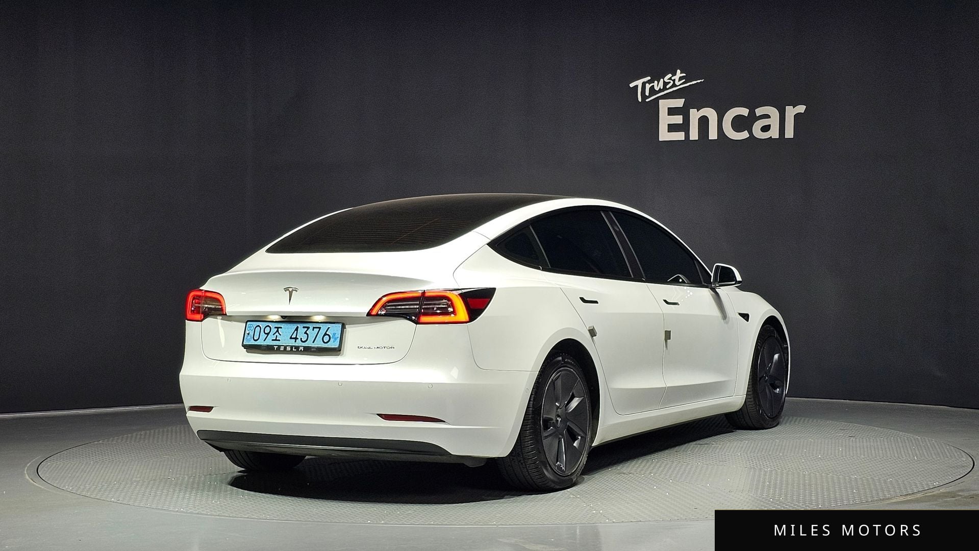 Tesla Model 3 2021 — миниатюра 2