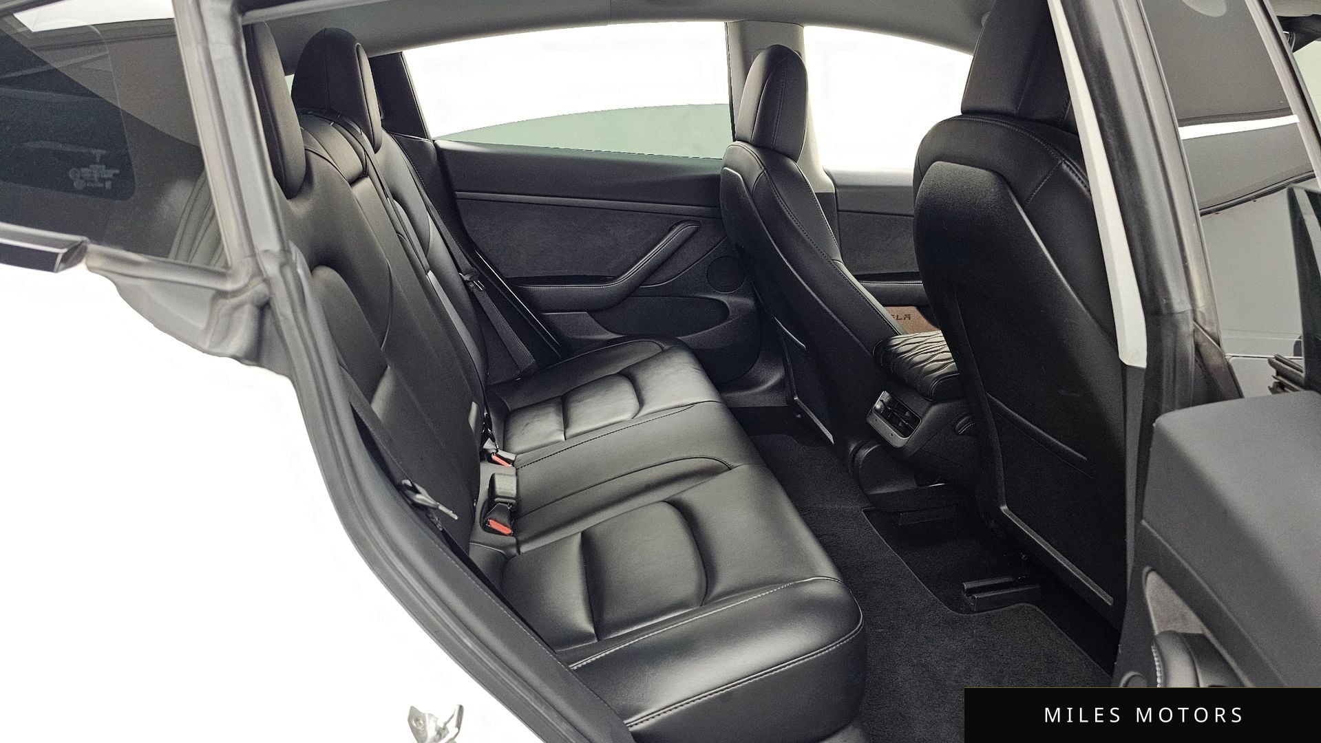 Tesla Model 3 2021 — миниатюра 12