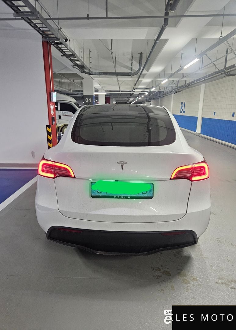 Tesla Model Y 2024 — миниатюра 4