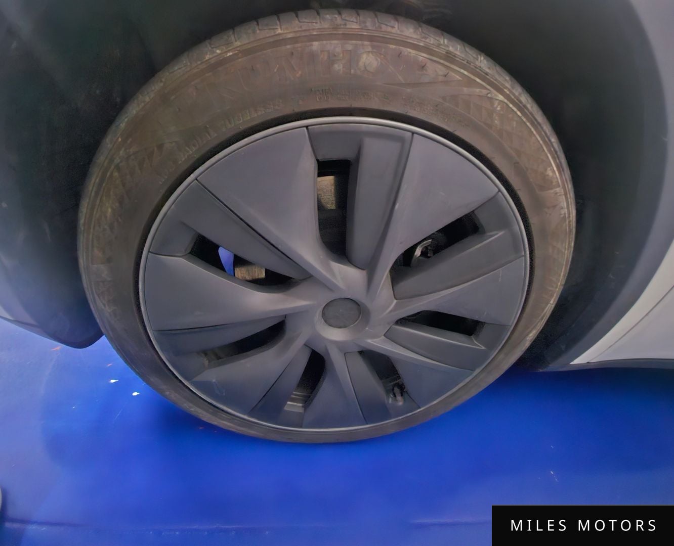 Tesla Model Y 2024 — миниатюра 5