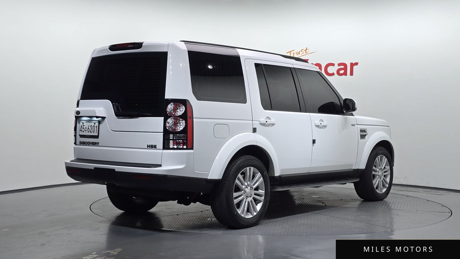 Land Rover Discovery 2015 — миниатюра 2