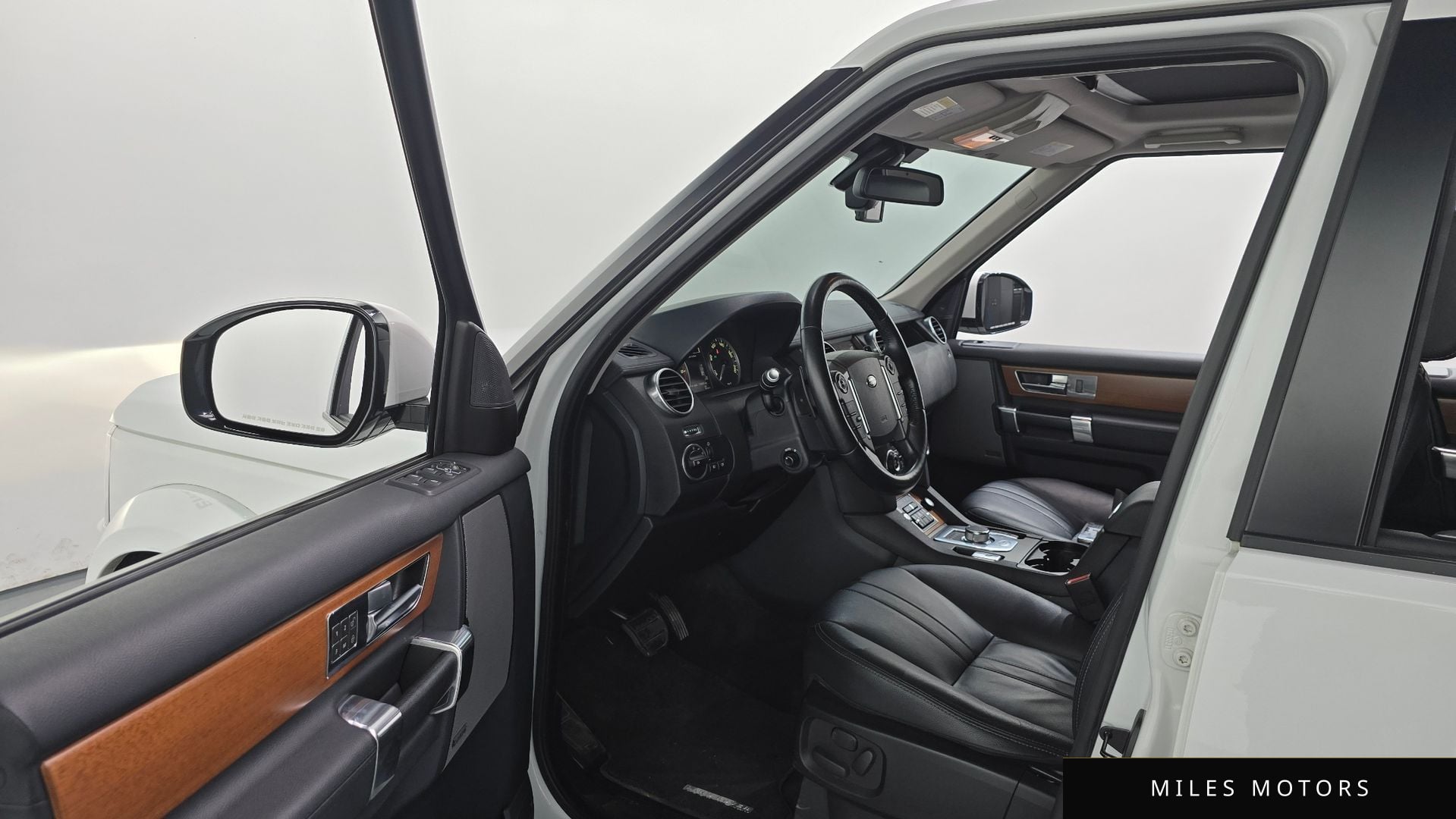 Land Rover Discovery 2015 — миниатюра 10