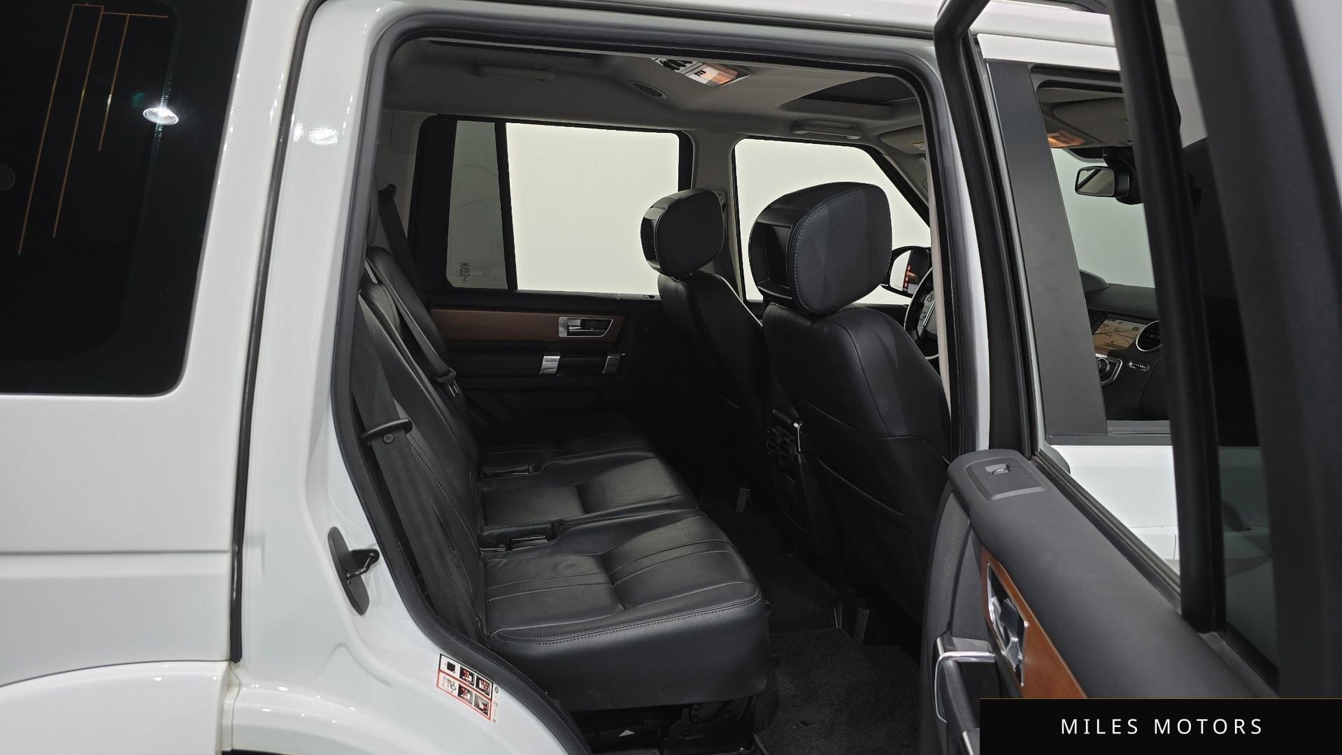 Land Rover Discovery 2015 — миниатюра 11