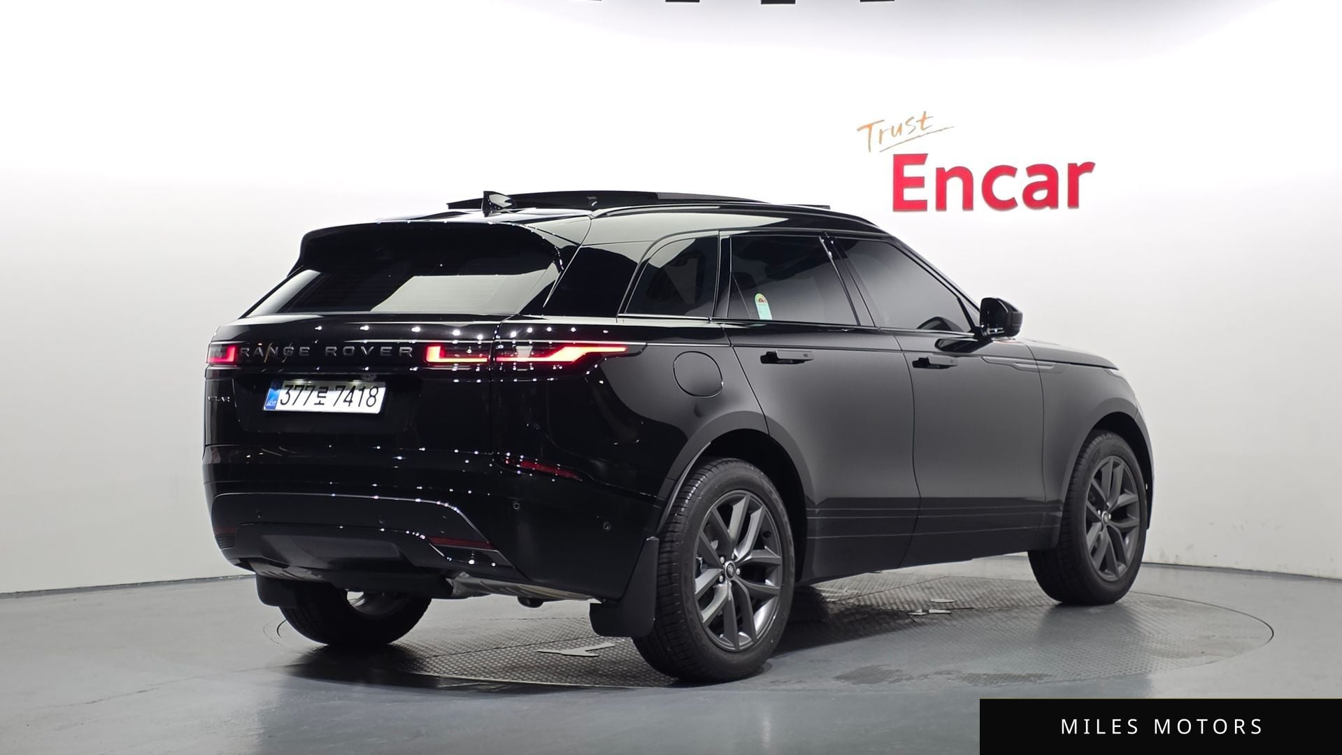 Land Rover Range Rover Velar 2026 — миниатюра 2