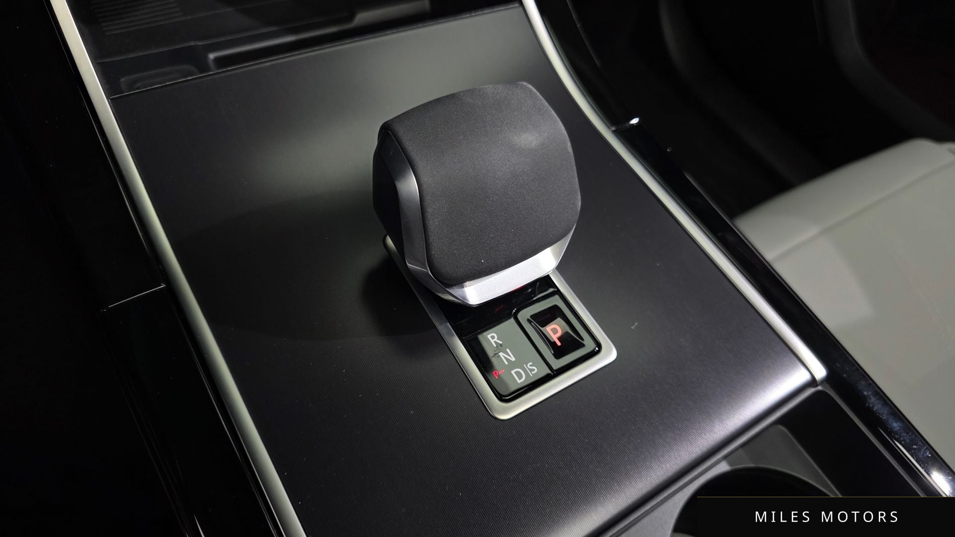 Land Rover Range Rover Velar 2026 — миниатюра 9