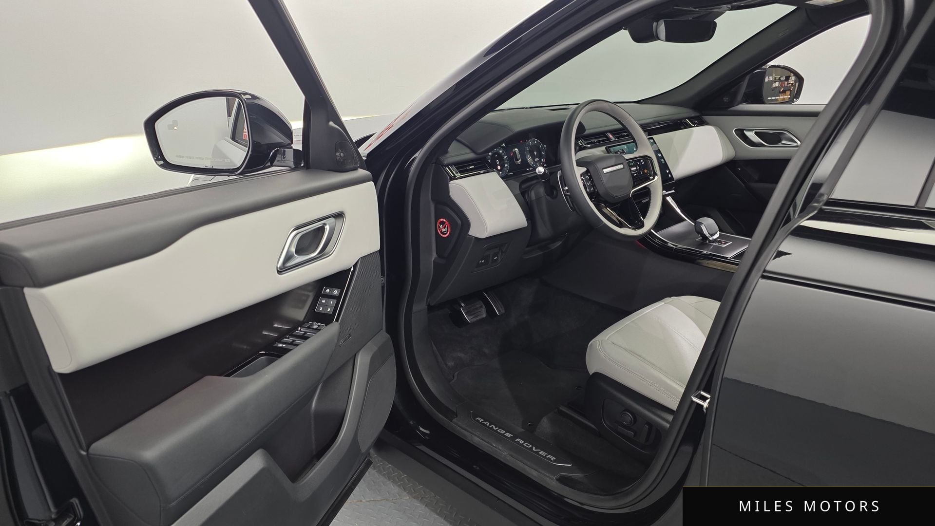 Land Rover Range Rover Velar 2026 — миниатюра 10
