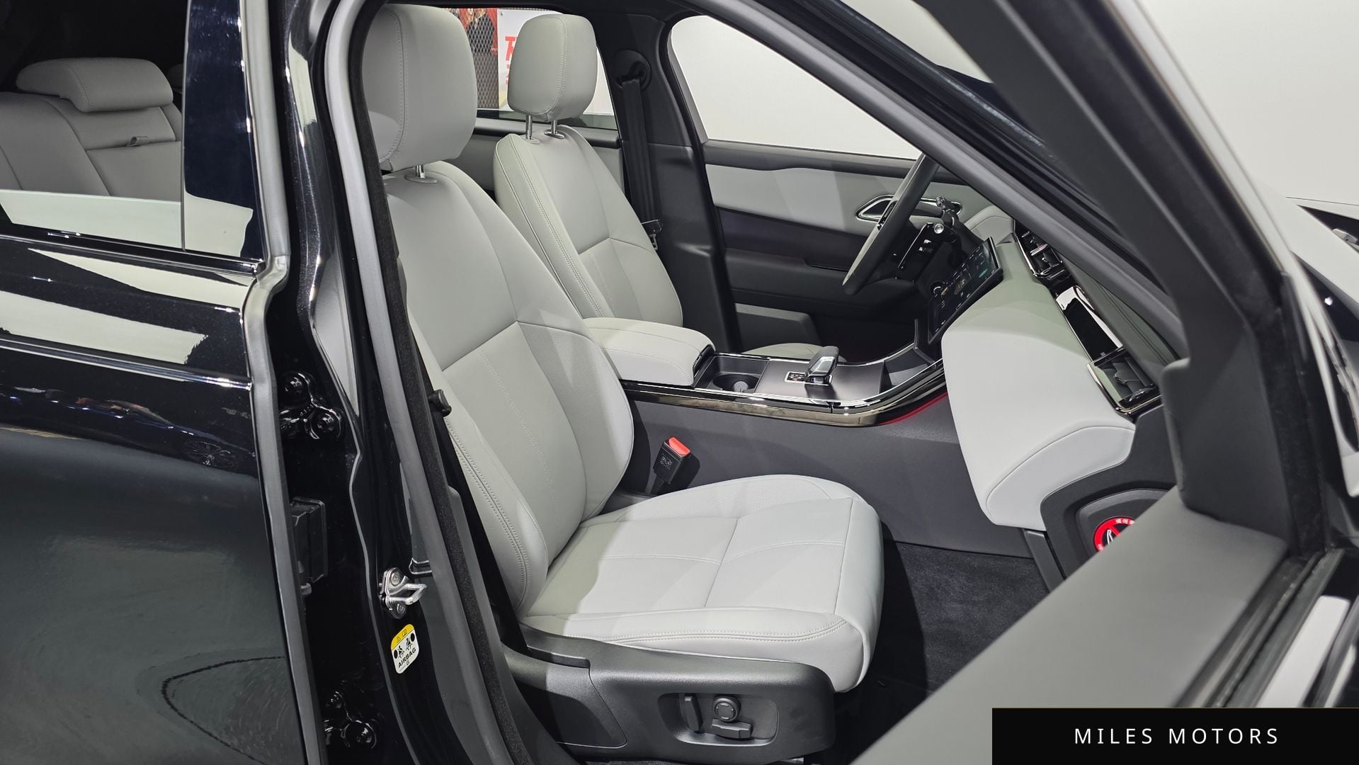 Land Rover Range Rover Velar 2026 — миниатюра 12
