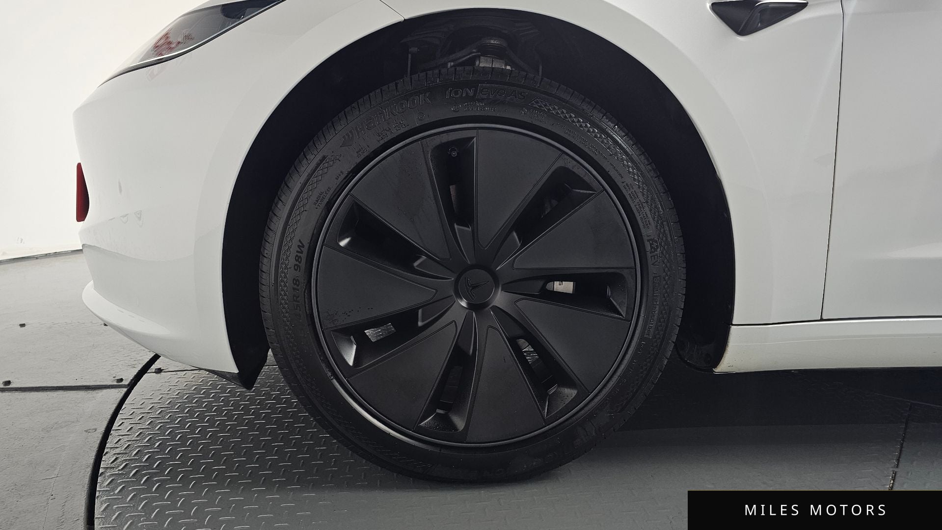 Tesla Model 3 2024 — миниатюра 4