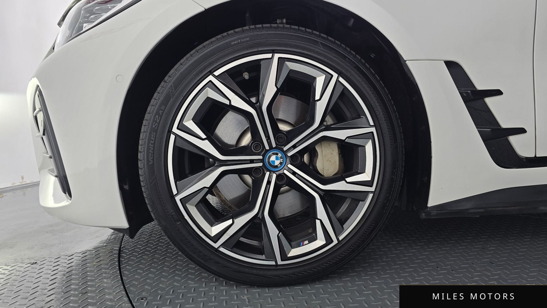 BMW i4 2022 — миниатюра 4
