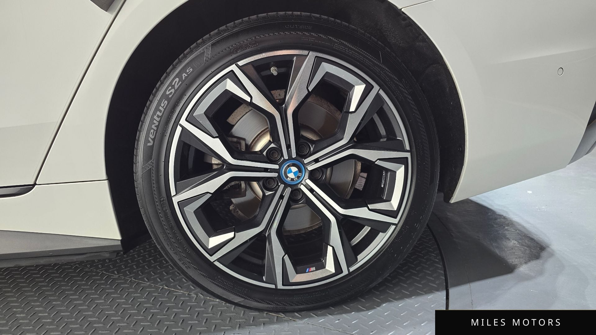 BMW i4 2022 — миниатюра 6